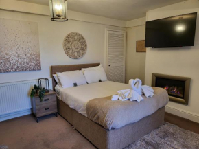 Seaside Flat with Fast WiFi
